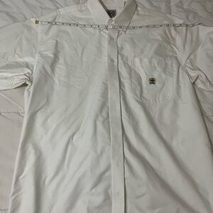Classic White Men’s Button-Down Shirt with Chest Pocket.